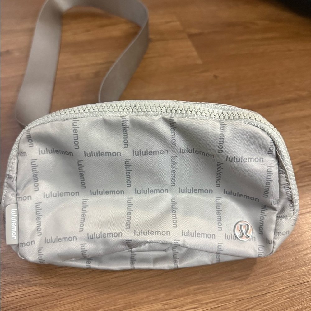 LULULEMON EVERYWHERE BELT BAG 1L